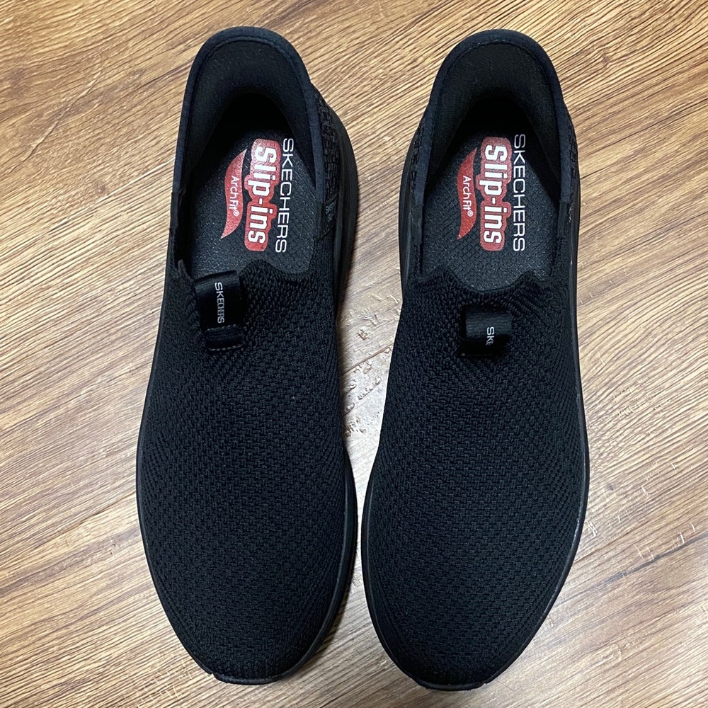 New in box Skechers Men's Black Slip-On Loafers